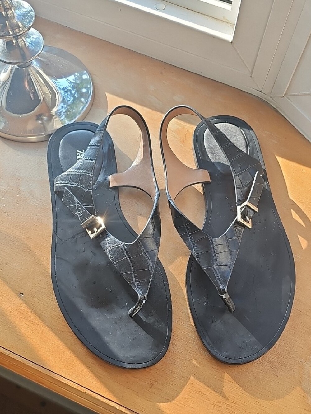 Zara Black Embossed Patent Thong Sandals with Buckle Size 10 - Picture 4 of 6